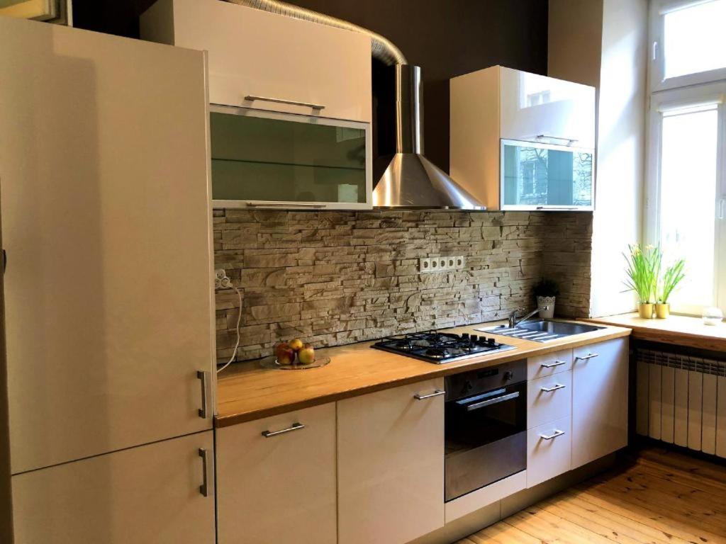 Wilcza 54 Prywatne Mieszkanie Z Balkonem W Centrum 400m Od Dworca Centralnego Samodzielne Zameldowanie! Self Check-in System! Apartment